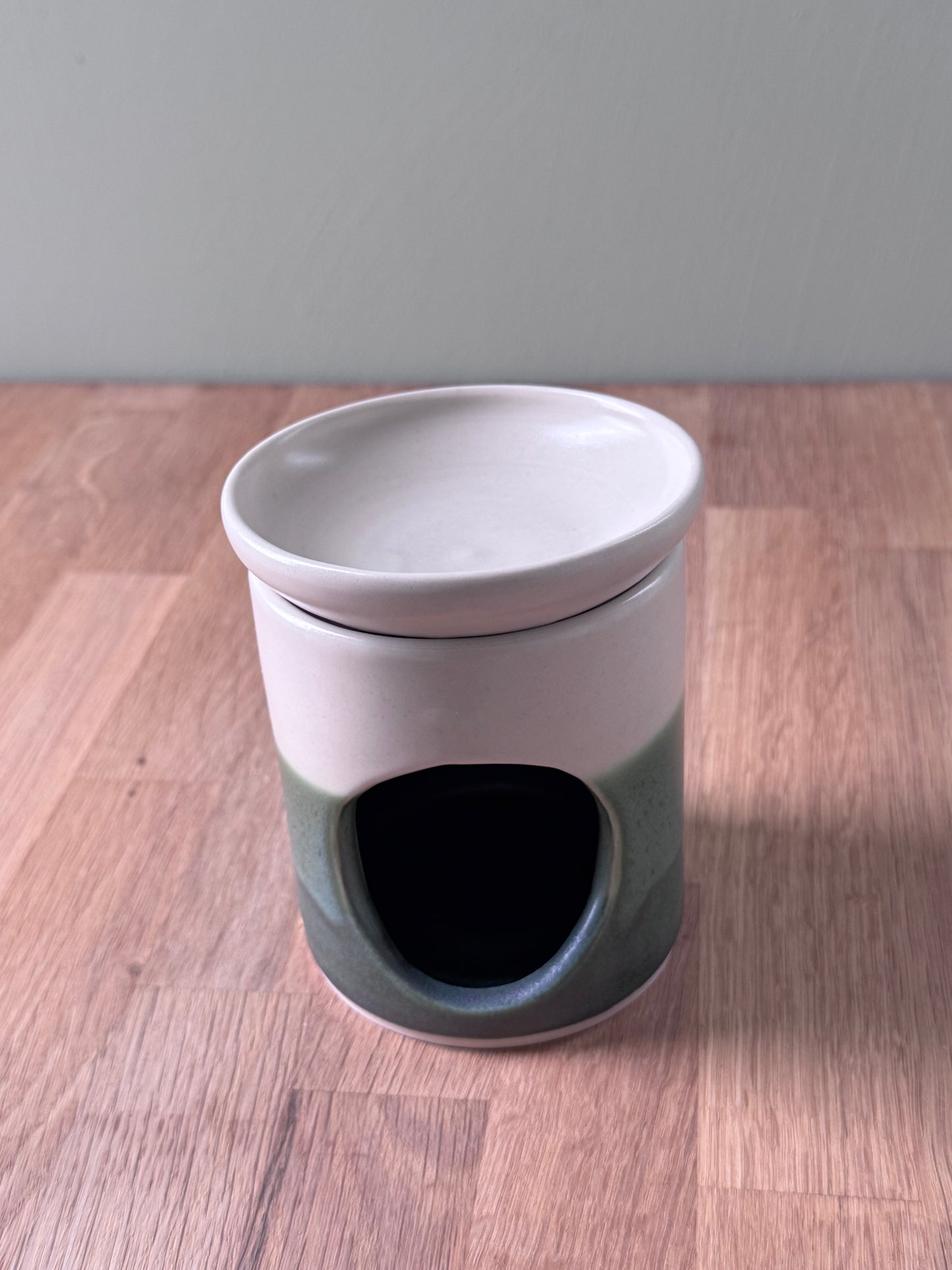 Handmade Wax Melt Burner in an Overlapping Green and White Glaze
